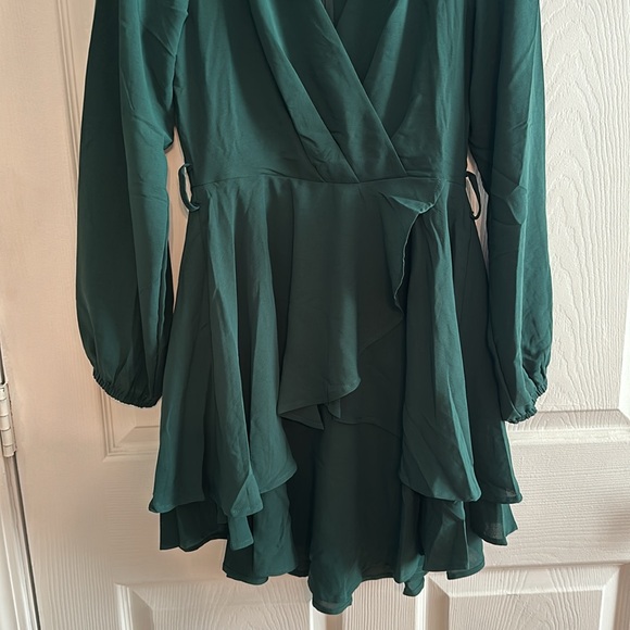 Small green layered dress. New without tags - Picture 5 of 8